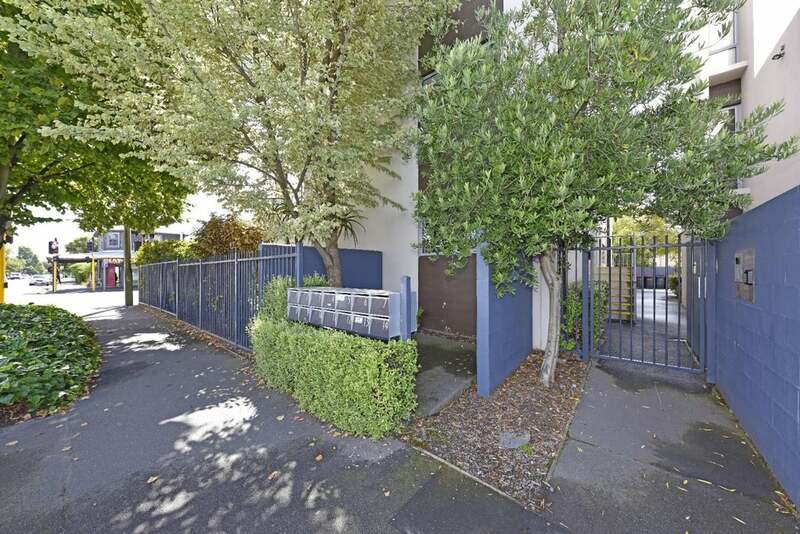 The location is hard to beat, only minutes away from the CBD!