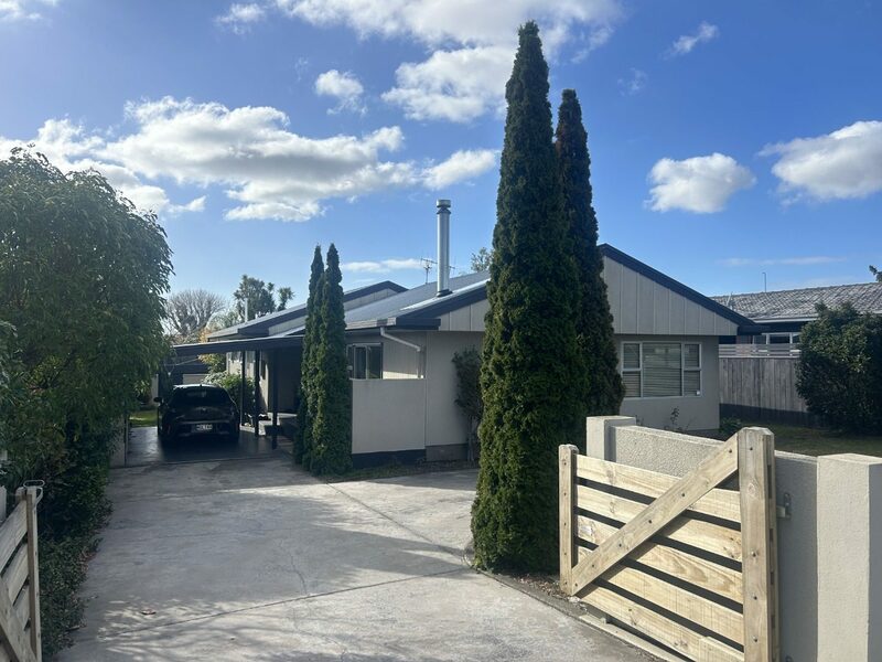 Spacious three double bedrooms, central location