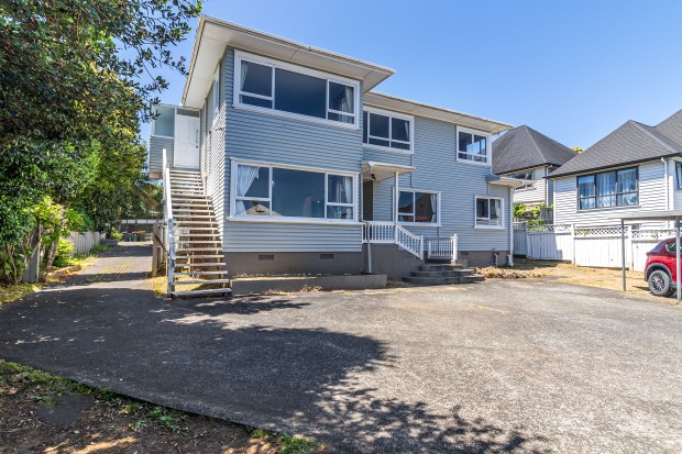 Tidy Unit With Views to the Waitemata Harbour