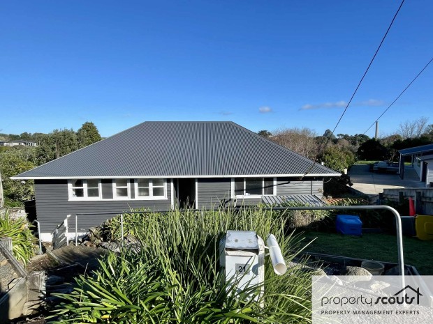 Newly Renovated 4-Bed Home and Pet Friendly!