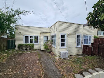 2 bedroom home in Raumati Beach