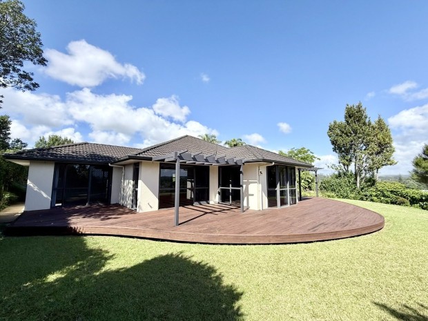 EXECUTIVE MODERN HOME – RARERE TERRACE WITH INLET VIEWS