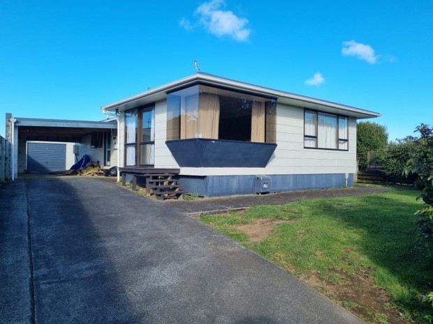 Four-bedroom in Bell Block