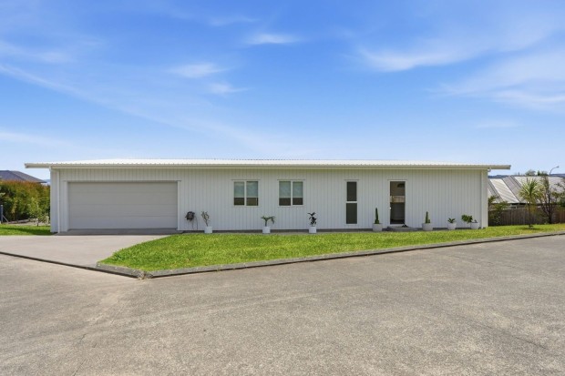 MODERN COASTAL LIVING – CABLE BAY