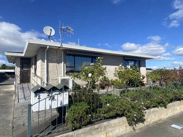 Spacious and Modern Unit close to the Village