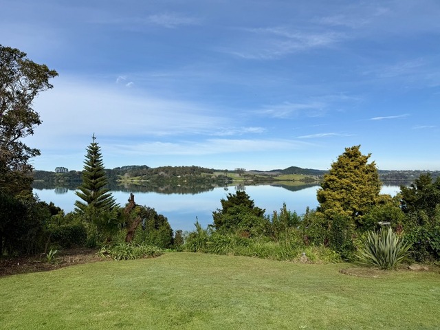 Waterfront Bliss 4-Bedroom Home with Sweeping Inlet Views – Rangitane Loop Road
