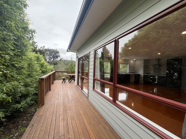 PEACEFUL SPLIT-LEVEL HOME NESTLED AMONGST THE TREETOPS