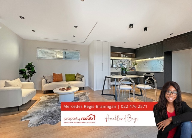 Brand New, Contemporary Home – Walk to Waiake Beach