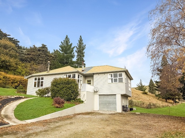Charming Rural Two-Bedroom Cottage - Above Tarras Primary School