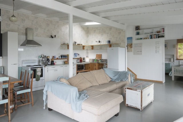 FULLY FURNISHED RETREAT WITH STUNNING DOVES BAY VIEWS