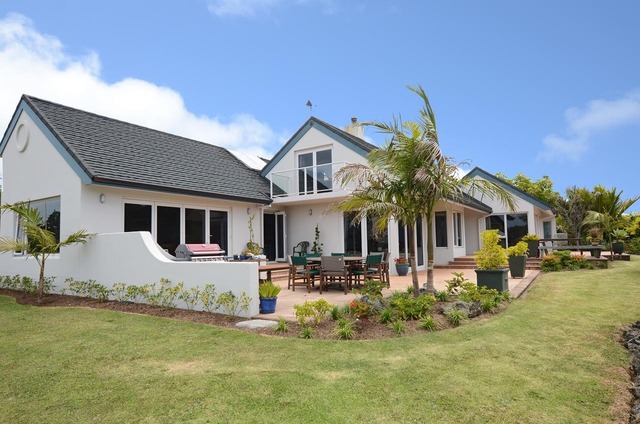 STUNNING FULLY FURNISHED HOME ON PARK-LIKE GROUNDS – 12 MONTH TERM