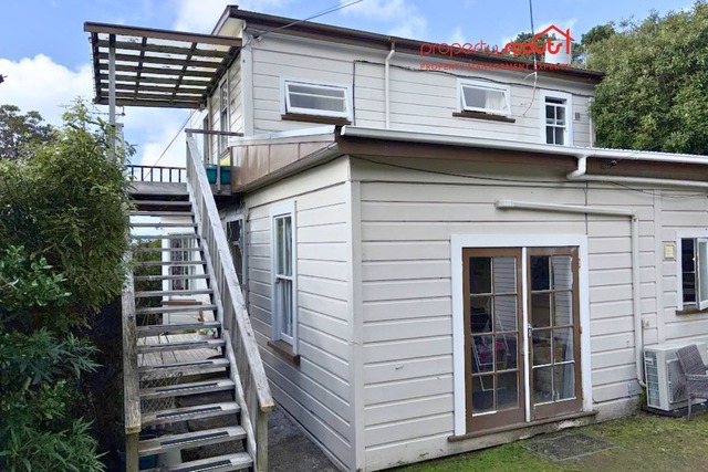 Sunny 2-Bedroom Flat with Harbour Views – Brooklyn