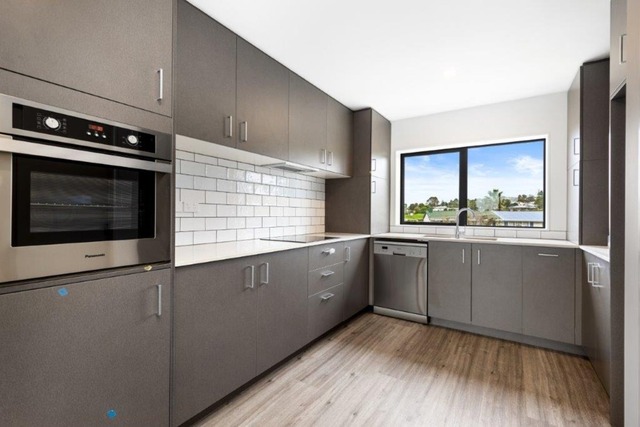 New 2-bedroom apartment with a balcony and a view!
