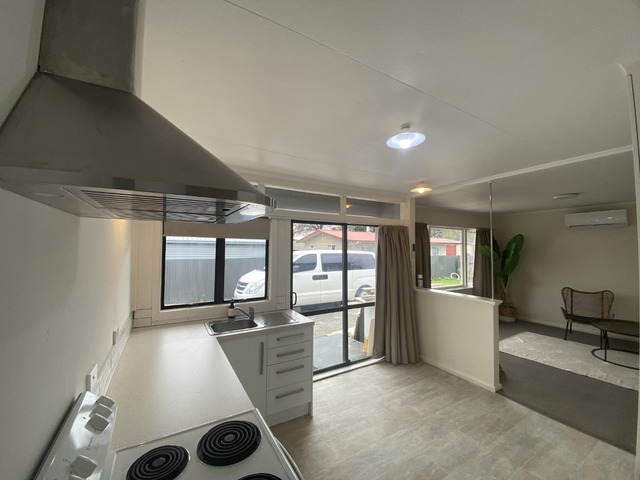 Modern, tidy and sunny unit in a great location.