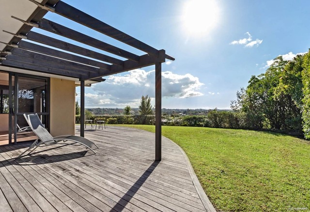 EXECUTIVE MODERN HOME – RARERE TERRACE WITH INLET VIEWS