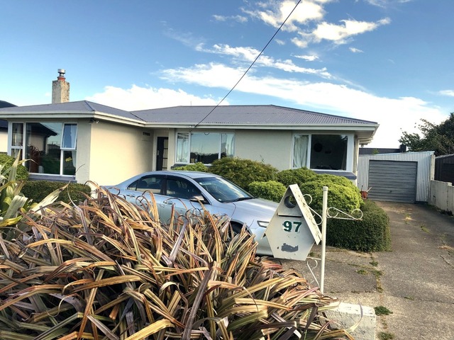 North Facing Sunny warm home in Winton