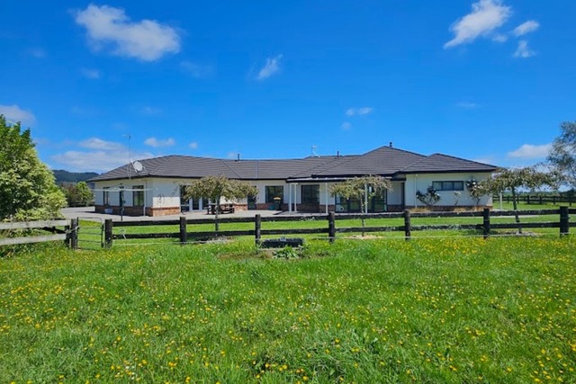 Executive family home, 4 or 5 bedroom, rural living, Ohau