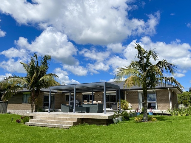 STUNNING, SUNNY & CENTRAL – MODERN HOME WITH A PEACEFUL OUTLOOK