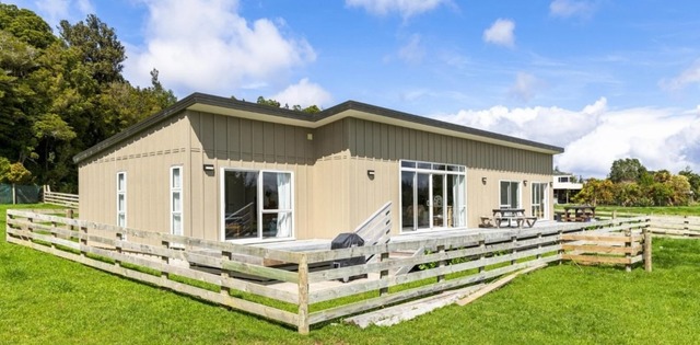 COUNTRY BUMPKIN - SARONA PARK