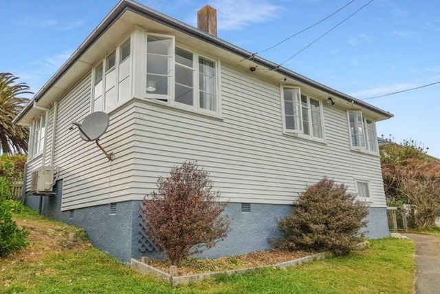 Spacious 3-Bedroom Home with Large Backyard  Refurbished & Ready