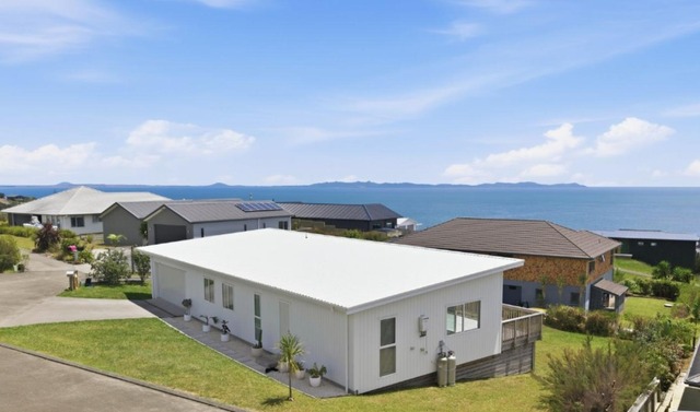 MODERN COASTAL LIVING – CABLE BAY