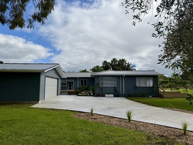 RIVERVIEW RETREAT – RENOVATED 4-BEDROOM HOME (JUNE TO END OF YEAR)