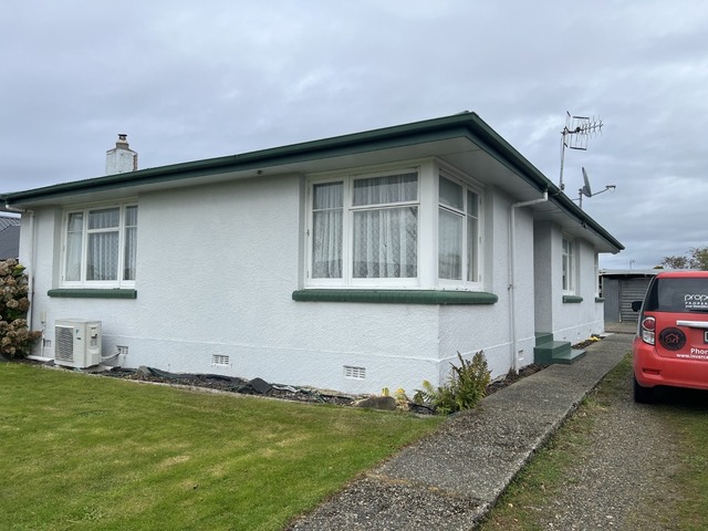 Sitting Pretty in Windsor