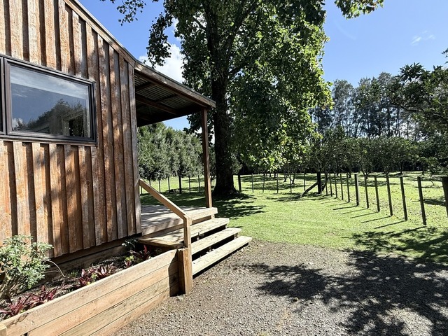 CHARMING ORCHARD RETREAT – PRIVATE 1 BEDROOM HOME