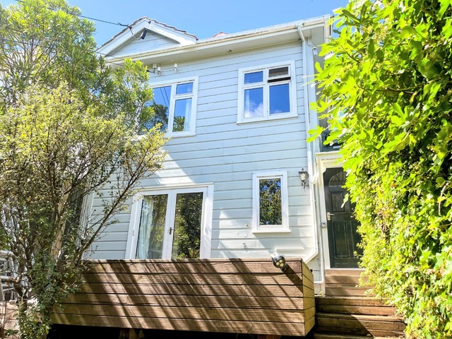 Spacious 5-Bedroom Student Haven with Stunning City & Harbour Views