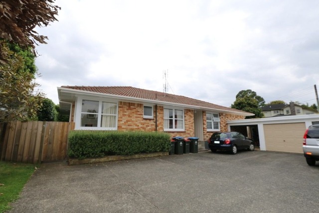 Stylish Two-Bedroom Unit in Prime Epsom Location