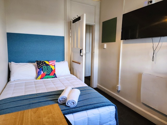 Short-Term Accommodation  Urban Lounge Sleepery Carterton From $400/week