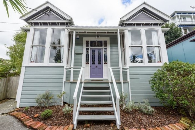 Spacious 4-Bedroom Character Home  Walk to Victoria University & CBD