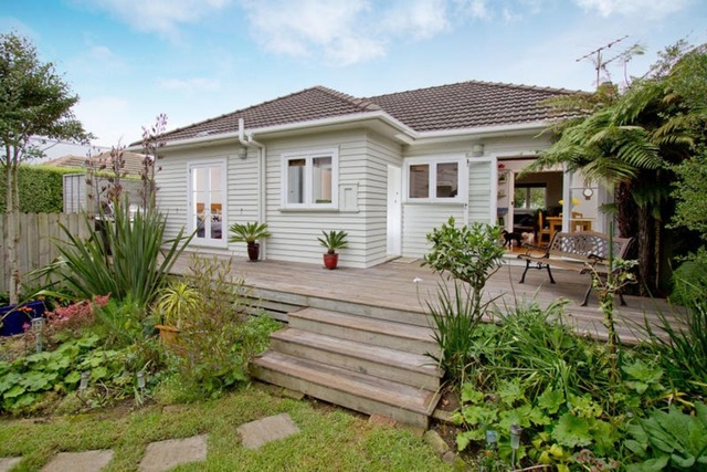 Stunning Character Home  Large Private Section – One Tree Hill