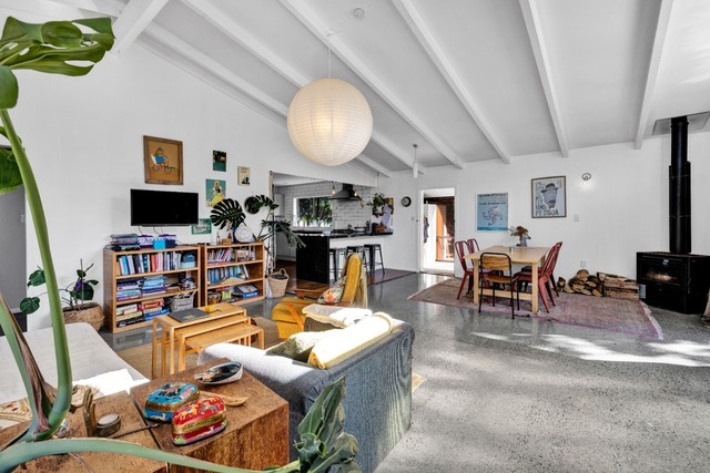 Coastal Living in the Heart of Oakura