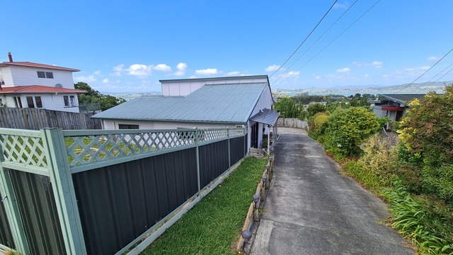 Large and welcoming Onerahi family home