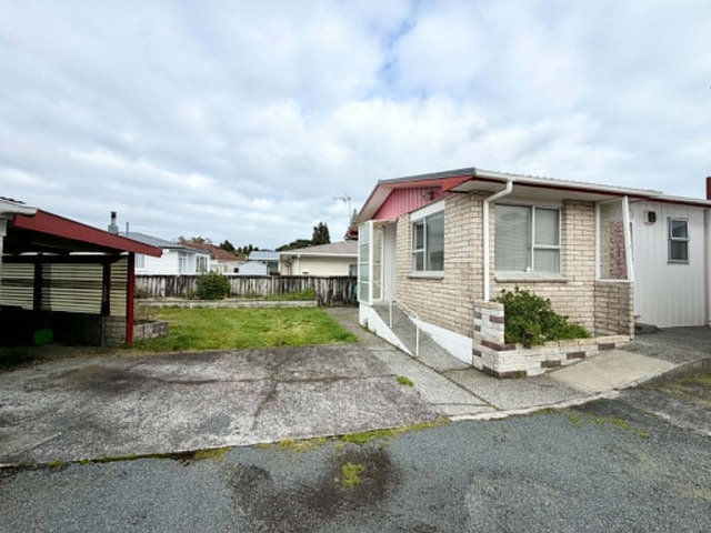 Convenient Vogeltown Living – 2 Bedroom Home