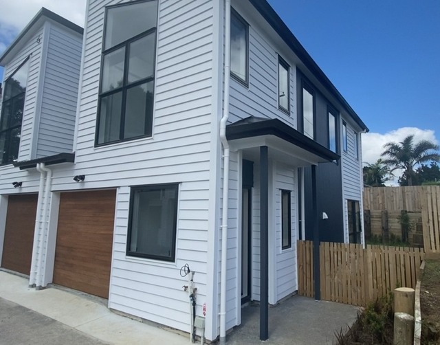 Modern & Easy-Care Living in Opaheke