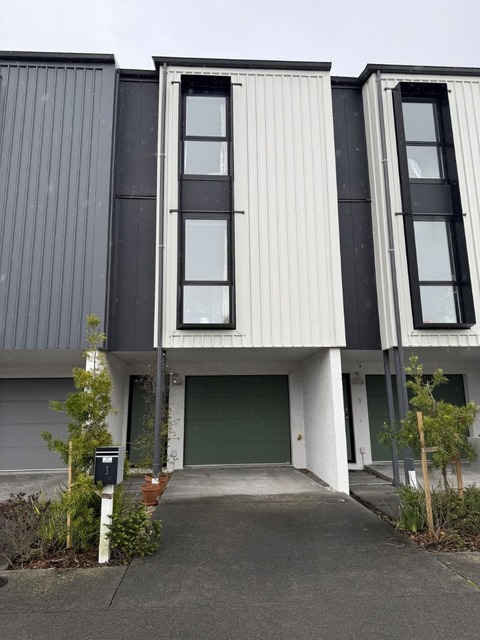 Modern Living in Mount Wellington – Spacious Townhouse