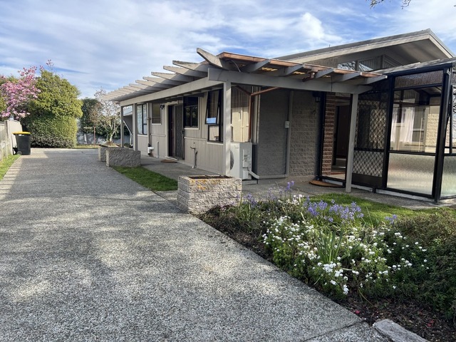 Move into the schoolzoning on Layard