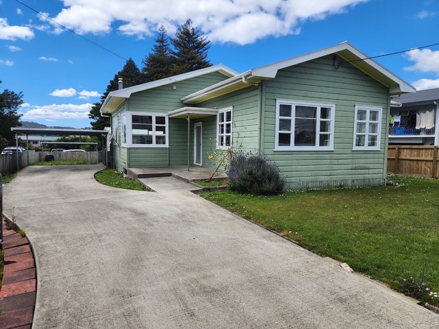 Spacious 3-Bedroom Home – Close to the Hospital and Shops