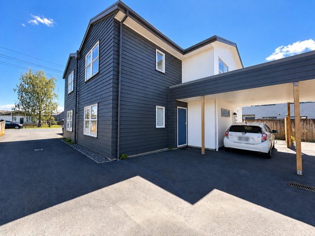 4-Bedroom Townhouse in a Convenient Location