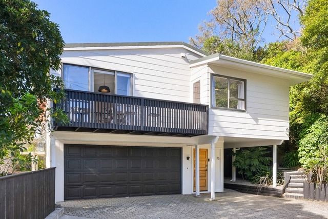 Spacious Ngaio Home  Sun, Space & Modern Comfort