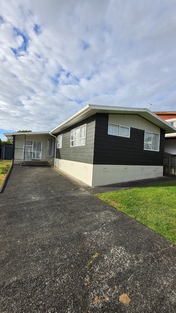 Home in Onerahi