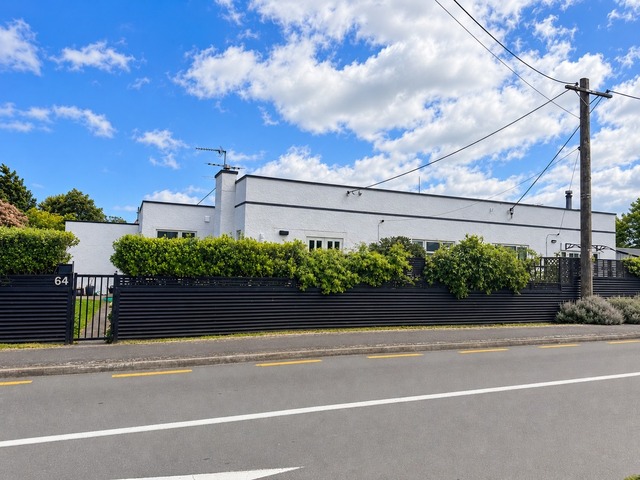 Spacious 2 Bedroom Conveniently Located in Carterton!