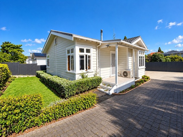 Charming 3-Bedroom Home with Modern Interior